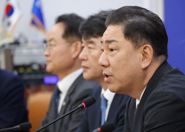 더불어민주당 김병기 원내대표가 6일 서울 여의도 국회에서 열린 정책조정회의에서 발언하고 있다.[연합뉴스]