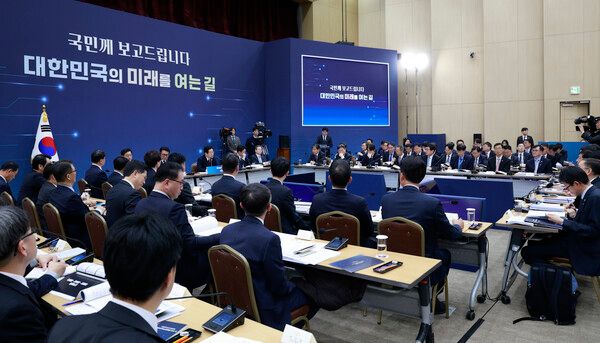 이재명 대통령이 11일 세종시 정부세종컨벤션센터에서 열린 '2026년 대도약하는 경제, 신뢰받는 데이터' 기획재정부(국세청·관세청·조달청)-국가데이터처 업무보고에서 발언하고 있다 [연합뉴스]