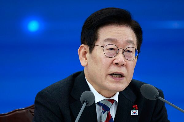 이재명 대통령이 18일 서울 용산구 국방부에서 열린 국방부·국가보훈부 업무보고에서 발언하고 있다. [연합뉴스]