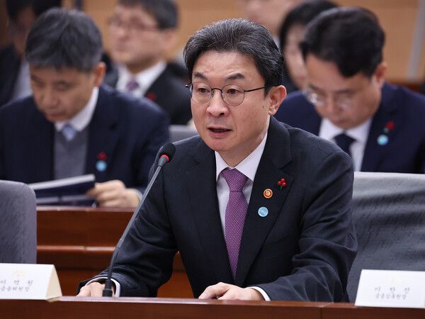 이억원 금융위원장은 지난 21일 KBS ‘일요진단’에 출연해 “가계부채 연착륙을 위해서는 증가율을 경상성장률보다 더 낮게 설정할 수밖에 없다”고 밝혔다. [연합뉴스]