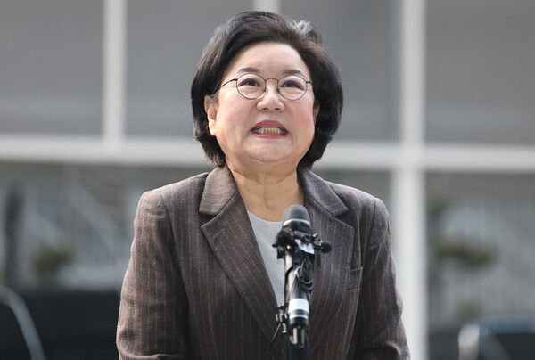 이혜훈 기획예산처 장관 후보자가 29일 서울 중구 예금보험공사에 마련된 인사청문회 준비 사무실로 들어서며 입장을 밝히고 있다. [연합뉴스]