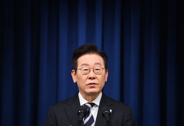 이재명 대통령이 12·3 불법계엄 사태 1주년인 3일 용산 대통령실에서 ‘빛의 혁명 1주년 대국민 특별성명’을 발표하고 있다. [연합뉴스]