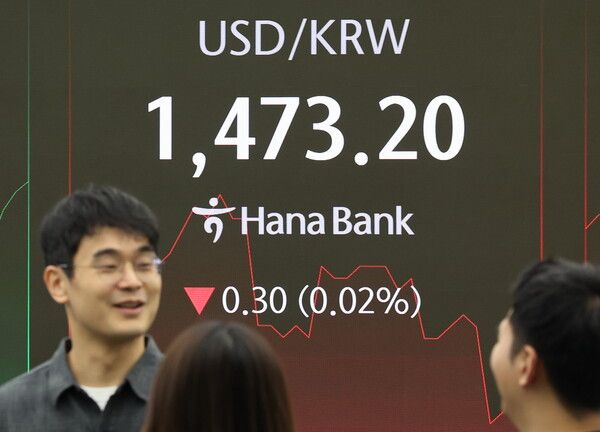 5일 서울 중구 하나은행 딜링룸 모습. [연합뉴스]