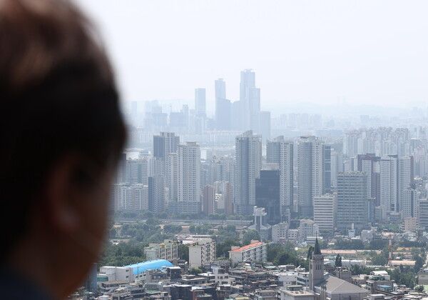 서울 남산에서 바라본 도심 아파트 단지. [연합뉴스 ]