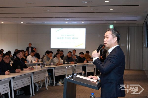 윤병운 NH투자증권 사장이 지난 7일 서울 여의도 NH투자증권 본사에서 PB팀장들에게 인사말을 하고 있다. [NH투자증권]