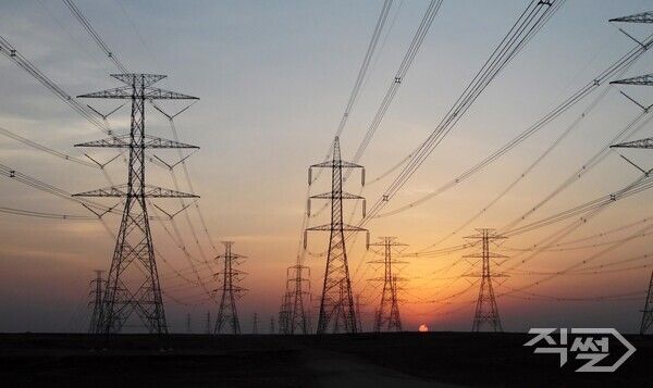 현대건설은 사우디 ‘태양광 발전 연계 380㎸ 송전선로 건설 프로젝트’를 연달아 수주했다. [현대건설]