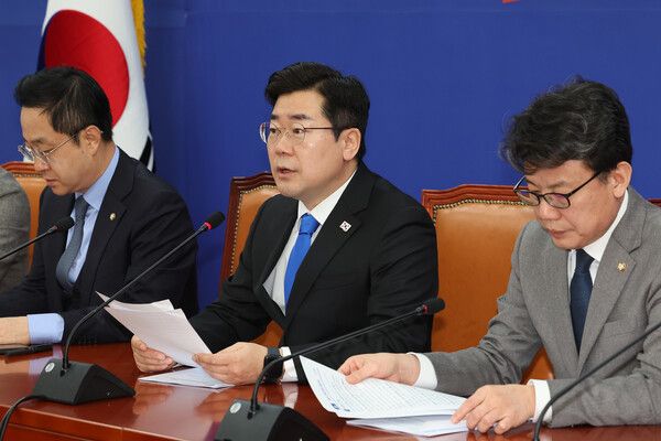 더불어민주당 박찬대 원내대표가 20일 서울 여의도 국회에서 열린 정책조정회의에서 발언하고 있다. [연합뉴스]