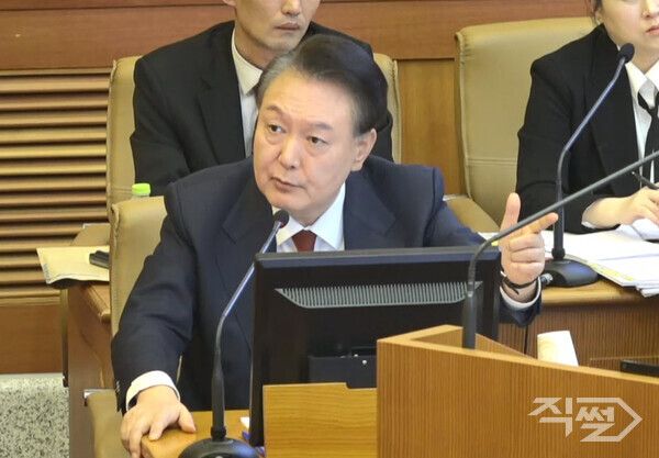 윤석열 대통령이 20일 서울 종로구 헌법재판소에서 열린 본인의 탄핵 심판 10차 변론에서 발언하고 있다. [헌법재판소]