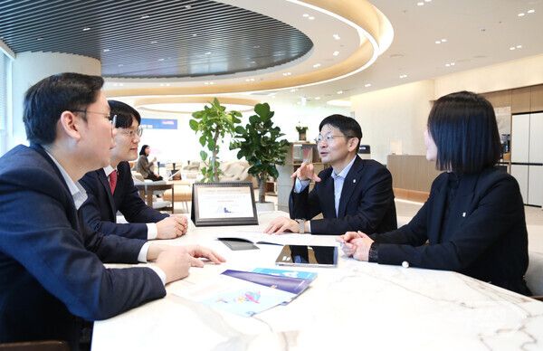 신한투자증권은 ‘신한 프리미어 패스파인더’를 업계 최대 규모인 100명으로 확대하고, 초고액자산가 맞춤형 컨설팅을 강화한다. [신한투자증권]