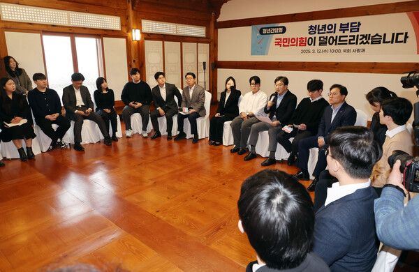 12일 서울 여의도 국회 사랑재에서 열린 국민의힘 청년 정책 간담회 '청년의 부담, 국민의힘이 덜어드리겠습니다'에서 국민의힘 권성동 원내대표가 발언하고 있다. [연합뉴스]