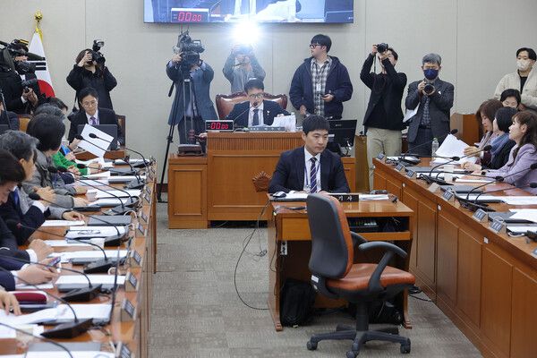20일 국회에서 열린 보건복지위원회 전체회의에서 '보험료율 13%·소득대체율 43%' 및 국가 지급 보장 명문화, 군 복무·출산 크레디트 확대 등 모수개혁을 담은 국민연금 개혁안이 통과되고 있다. [연합뉴스]