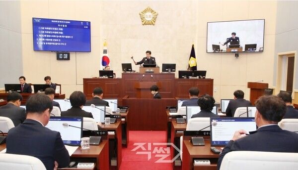 제262회&nbsp;임시회&nbsp;제1차&nbsp;본회의 모습.[밀양시의회 제공]