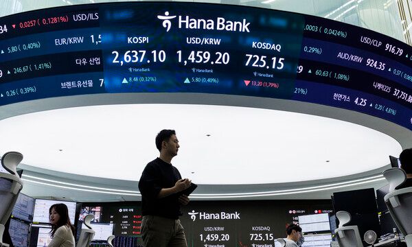 서울 중구 하나은행 딜링룸. [연합뉴스]