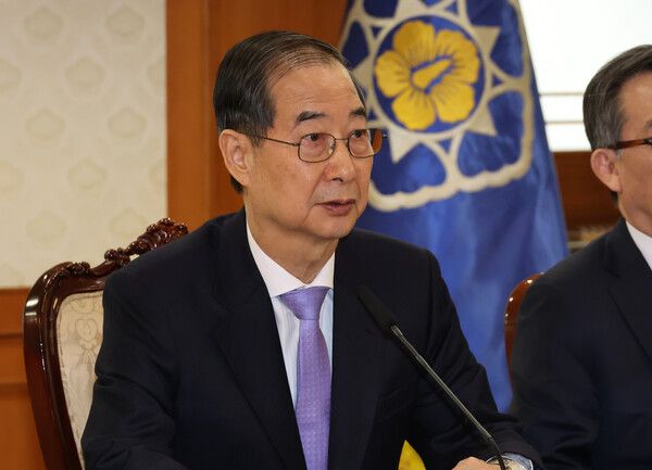 한덕수&nbsp;대통령 권한대행 국무총리가 24일 정부서울청사에서 열린 국무위원간담회에서 발언하고 있다. [연합뉴스]