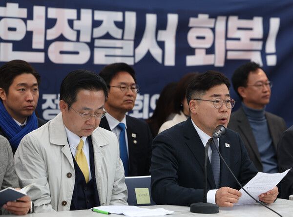 더불어민주당 박찬대 원내대표가 27일 서울 종로구 광화문 천막당사에서 열린 정책조정회의에서 발언하고 있다.[연합뉴스]