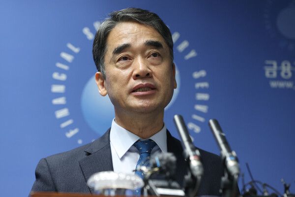 함용일 금감원 자본시장부문 부원장이 1일 서울 여의도 금융감독원에서 홈플러스ㆍMBK 조사 등 자본시장 현안 브리핑을 하고 있다. [연합뉴스]