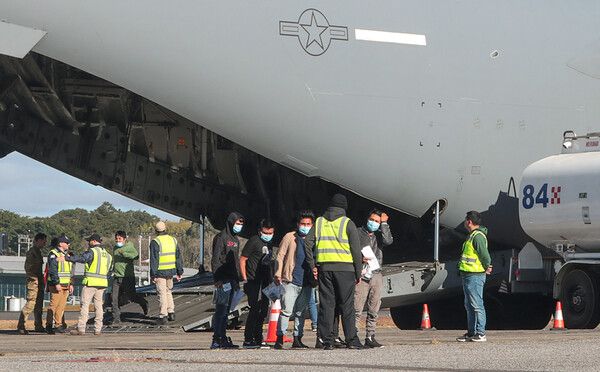 미국에서 추방된 과테말라 이민자들. [AFP 연합뉴