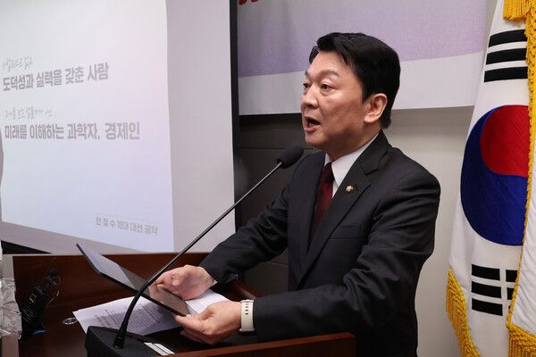 민의힘 대선주자인&nbsp;안철수&nbsp;의원이 13일 서울 여의도 국회 의원회관에서 대선공약을 발표하고 있다. [연합뉴스]