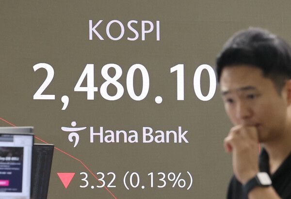 21일 서울 중구 하나은행 딜링룸 모습. [연합뉴스]