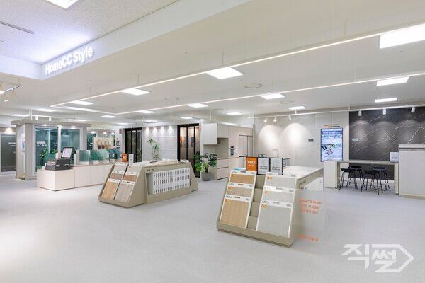 KCC글라스 '홈씨씨 인천점'이 홈리모델링관을 오픈했다. 사진은 '홈씨씨 스타일' 섹션. [KCC글라스]