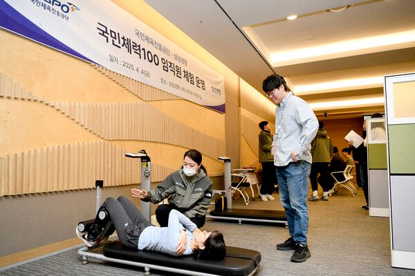 삼성생명은 4일 평균 수명의 증가로 '젊음이 길어진 시대'를 맞이한 국민들이 보다 건강하게 삶을 영위할 수 있도록 서울올림픽기념국민체육진흥공단(이하 '공단')과 업무협약(MOU)을 체결했다. [삼성생명]