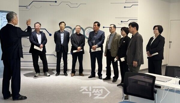 밀양시 결산검사위원이 경남진로교육원에서 현장 점검을 진행하고 있다.[밀양시 제공]