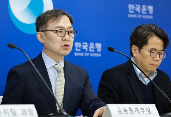 송재창 금융통계부장이 8일 서울 중구 한국은행에서 열린 ''에서 발언하고 있다. [연합뉴스]