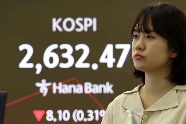 15일 서울 중구 하나은행 딜링룸 모습. [연합뉴스]