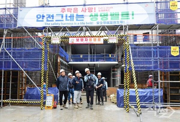 SK에코플랜트가 ‘건설현장 추락재해 예방과 안전문화 확산을 위한 캠페인’을 진행하고 있다. [SK에코플랜트]