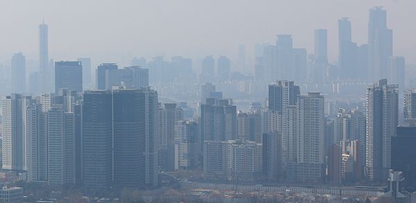 서울 남산에서 바라본 서울 아파트 단지 모습. [연합뉴스]