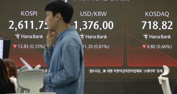 22일 서울 중구 하나은행 딜링룸 모습. [연합뉴스]