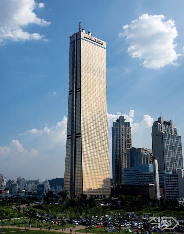 한화생명의 신용등급이 글로벌 신용평가사&nbsp;‘무디스’로부터 상향됐다. [한화생명]