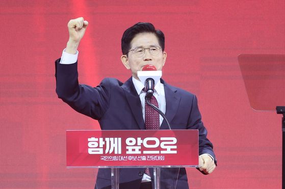 국민의힘 대선 후보로 선출된 김문수 후보가 3일 경기 고양시 킨텍스에서 열린 국민의힘 전당대회에서 수락 연설을 하고 있다. [연합뉴스]