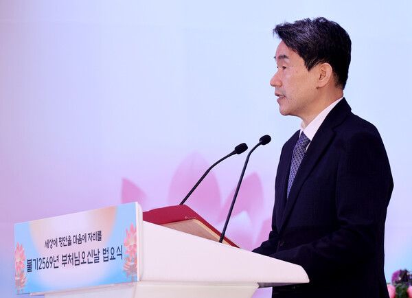 이주호 대통령 권한대행 부총리 겸 교육부 장관이 5일 서울 종로구 조계사에서 열린 불기 2569년 부처님오신날 봉축법요식에서 축사를 하고 있다. [연합뉴스]