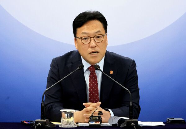 김병환 금융위원회 위원장이 7일 서울 종로구 정부서울청사에서 열린 금융위원회 정례 기자간담회에서 발언하고 있다. [연합뉴스]