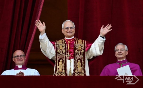 제267대 교황으로 선출된 미국인 출신 레오 14세. [바티칸 미디어]