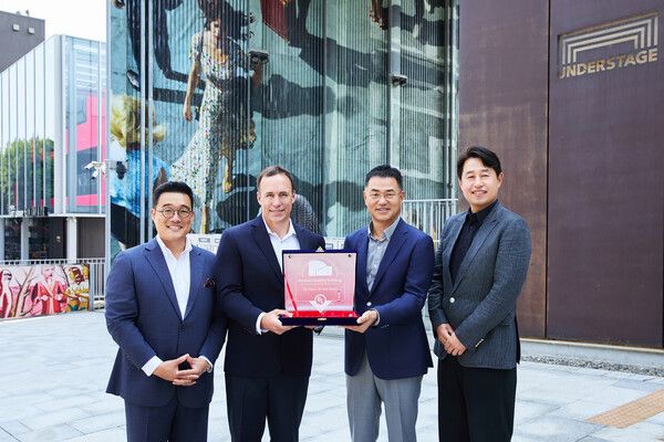 (왼쪽부터) 정륜 UL Solutions Korea 대표, Sean McCrady UL Solutions 기업 지속가능성 부문장, 전병구 현대카드 경영관리부문 대표, 김명호 현대카드 기업문화실장. [현대카드]