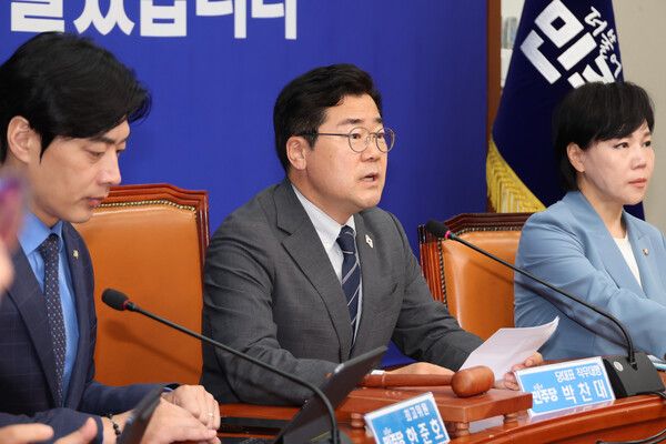 더불어민주당 박찬대 대표 직무대행 겸 원내대표가 11일 서울 여의도 국회에서 열린 최고위원회의에서 발언하고 있다. [연합뉴스]