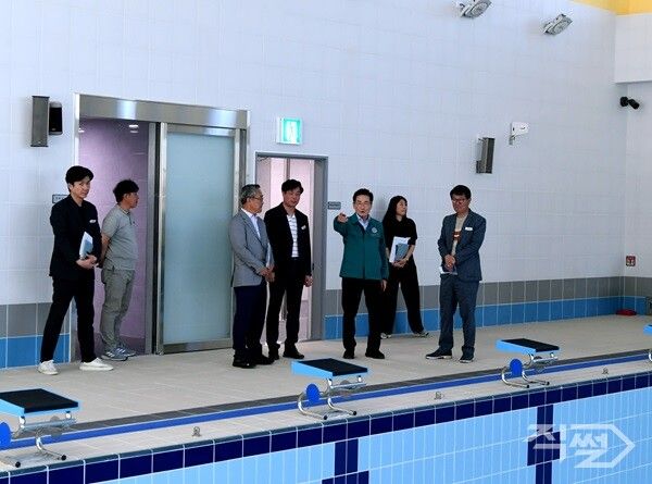 최기문 영천시장이 영천 국민체육센터 현장점검을 하고 있다. [영천시]