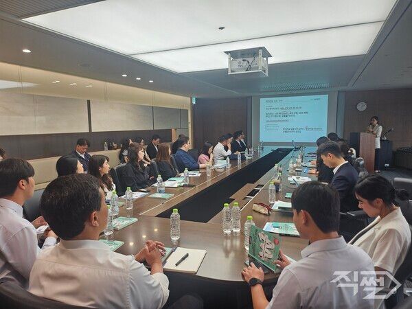 iM증권 임직원들이&nbsp;연금심화교육을 진행하고 있다. [iM증권]