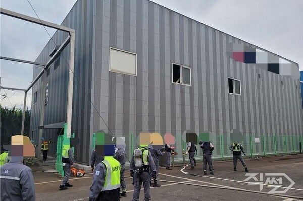 포항 동국제강 에너지저장센터서 불. [경북도소방본부]