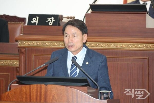 오호열 의성군의회 의원이 제282회 제2차 정례회 본회의에서 군정질문을 하고 있다. [의성군의회]