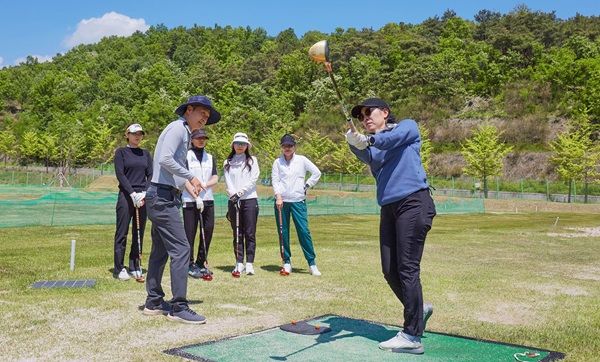영진전문대학교 파크골프경영과 실습수업 모습. [영진전문대학교]