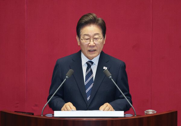 이재명 대통령이 26일 서울 여의도 국회 본회의장에서 정부의 2차 추가경정예산안 제출과 관련해 첫 시정연설을 하고 있다. [연합뉴스]