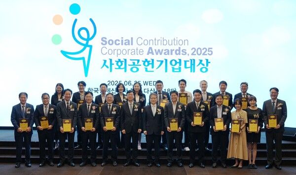 프리드라이프가 소외계층·자원봉사 부문 ‘사회공헌 기업대상’을 2년 연속 수상했다. [프리드라이프]