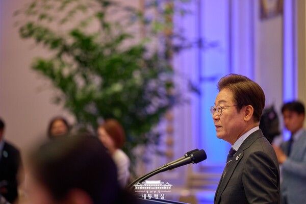 이재명 대통령이 지난 27일 청와대 영빈관에서 열린 '호국 보훈의 달, 대통령의 초대' 행사에서 인사말을 하고 있다. 이번 행사에는 국가유공자 및 유족, 보훈단체장, 특별초청자 등이 참석했다. [대통령실]