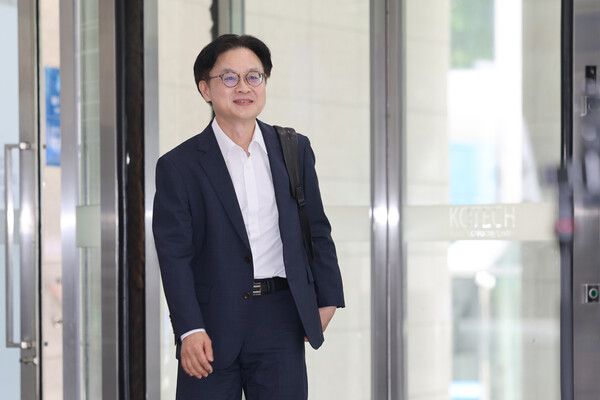 산업통상자원부 장관 후보자로 지명된 김정관&nbsp;두산에너빌리티 사장이 30일 서울 강남구 한국기술센터에 마련된 인사청문회 준비사무실로 첫 출근을 하고 있다. [연합뉴스]