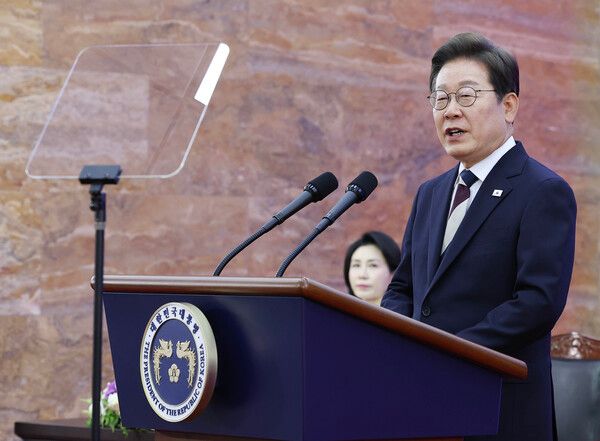 &nbsp;이재명&nbsp;대통령이 4일 서울 여의도 국회에서 열린 제21대 대통령 취임선서식에서 취임 연설을 하고 있다. [연합뉴스]