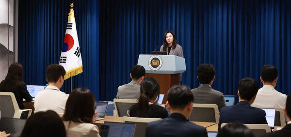 강유정 대통령실 대변인이 5일 서울 용산 대통령실 청사에서 현안 브리핑을 하고 있다. [연합뉴스]