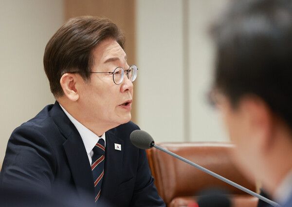 이재명 대통령이 9일 서울 용산 대통령실 청사에서 열린 비상경제점검 2차 태스크포스(TF)회의에서 발언하고 있다. [연합뉴스]